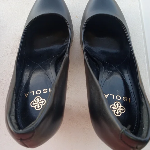 Isola Elegant Black Pumps - Picture 11 of 13
